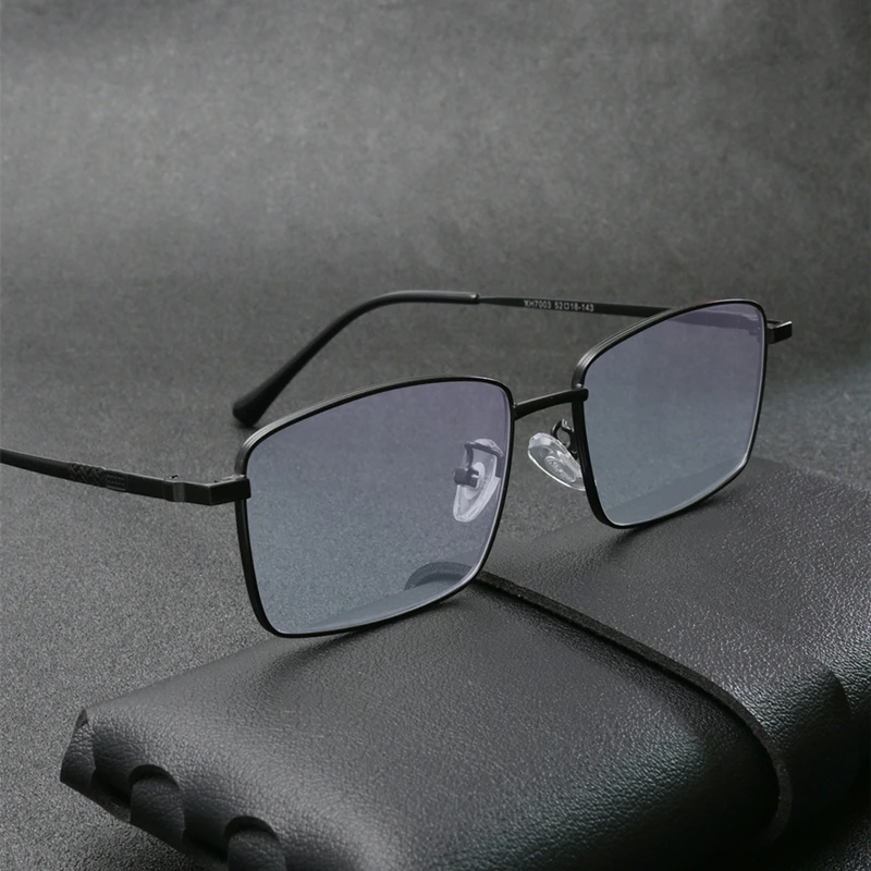 Hochwertige Retro-Ultraleichte Lesebrille aus reinem Titan für Männer und Frauen, Anti-Blaulicht-Presbyopie-Brille +100 +200 +250 Image