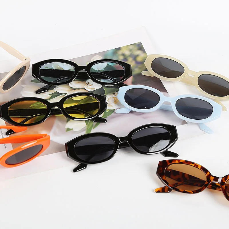 Schwarze Sonnenbrille mit kleinem Rahmen für den Sommer, heißer Verkauf, ovale, trendige Sonnenbrille, Image