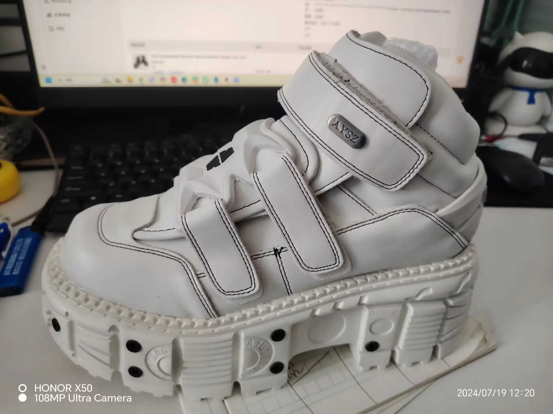 2026 Retro Spanische Metall-Screenshot Punk Lederschuhe Damen All-Match Fashion High-Top Plateau Pumps Dad Shoes