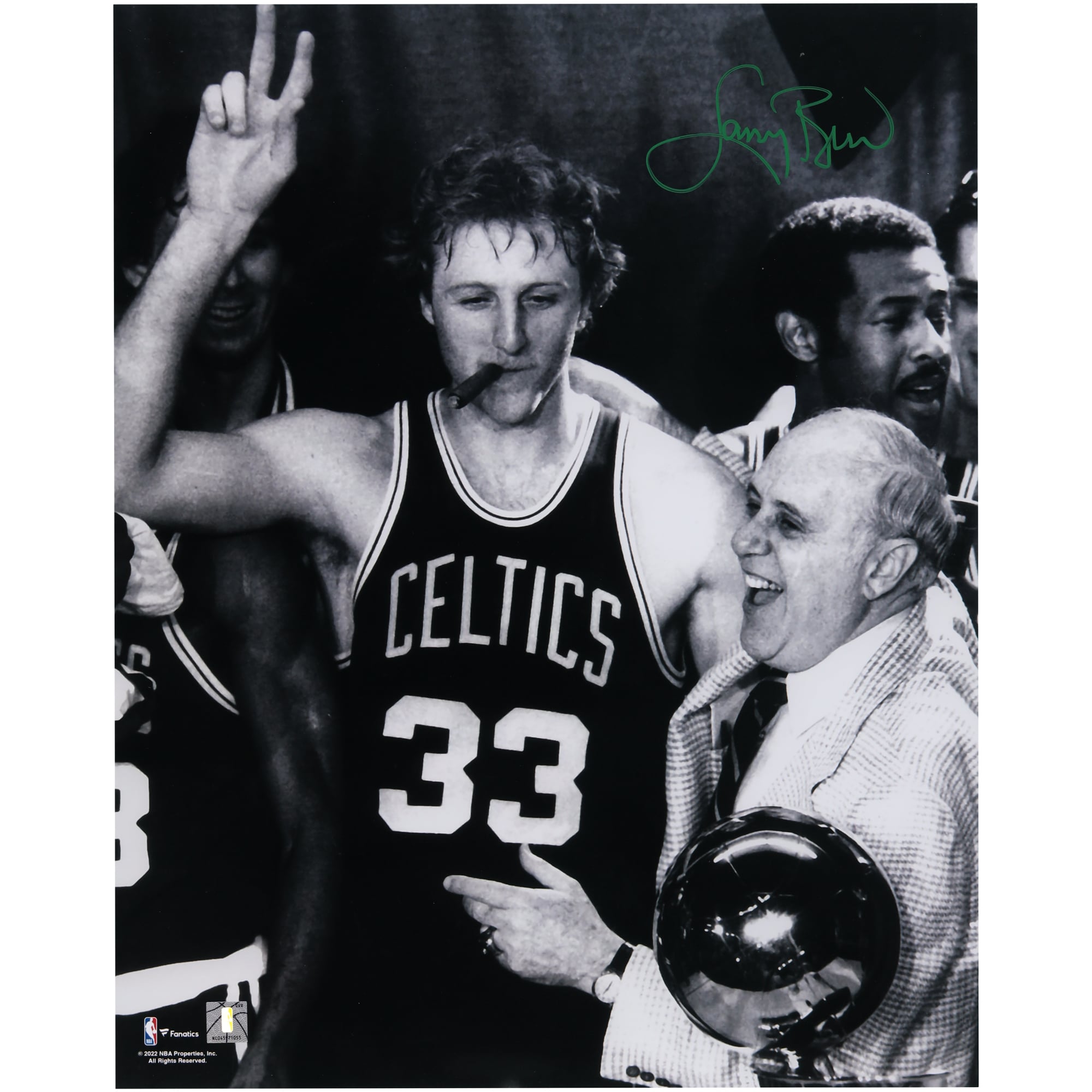 Photo dédicacée de Larry Bird (Boston Celtics) en train de fumer un cigare (40 x 50 cm). - No Gender Taille: No Size