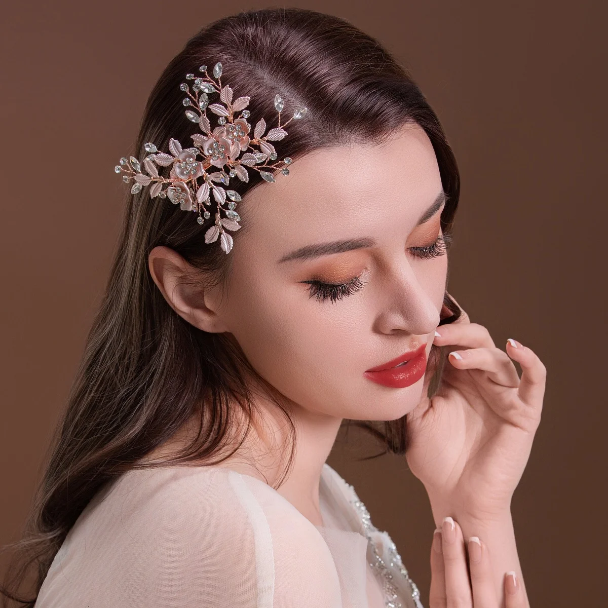Handgemachte Legierung Blume Perle Haars pange Mode Haarschmuck Kopfschmuck Luxus Strass Haars pangen Brautjungfer Geschenke Image