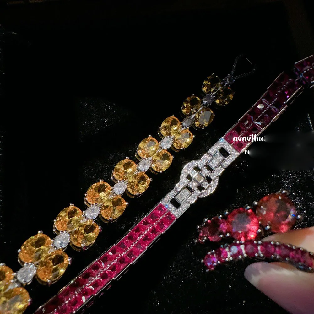 2024 Frauen Rubel lit Array Edelstein plattiert 18 Karat Gelbgold Tropfen Zirkonia Ring Image