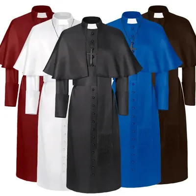 Mittelalterliches Priesterkostüm, katholische Kirche, religiöses römisches Soutane, Papst, Pastor, Vaterkostüme, Massen-Missionar-Robe mit Kreuz Image