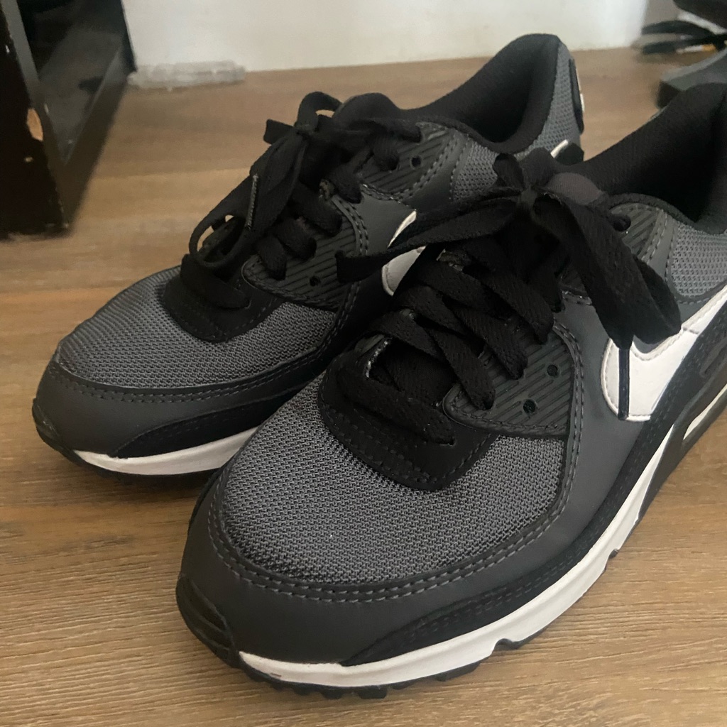 Nike Shoes | Back Woman’s Nike Air Max 7.5 | Color: Black/White | Size: 7.5