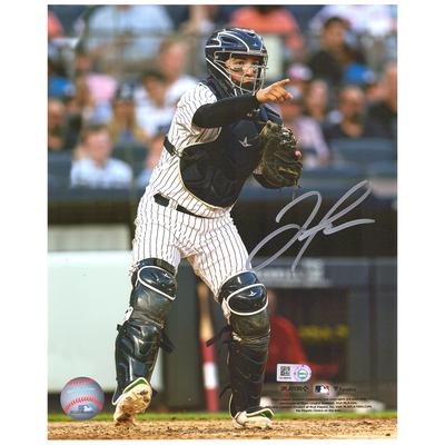 Autogrammfoto „Catch & Point“ von Jose Trevino, New York Yankees, 20,3 x 25,4 cm Image