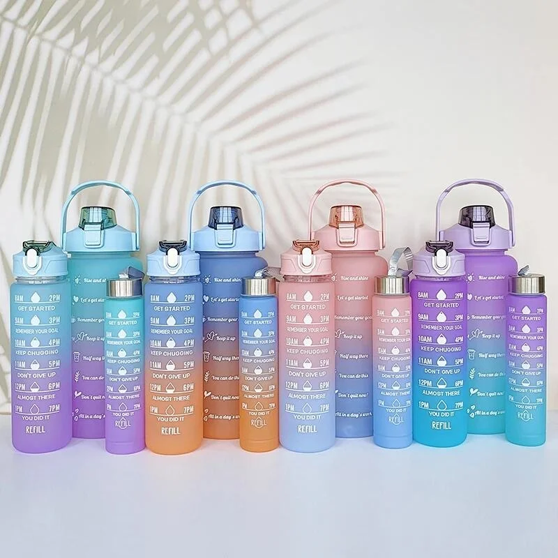 3Pcs Gradienten Kunststoff Tasse Set Große Kapazität Sport Wasser Flasche Outdoor Reise Gym Fitness Krüge Student Tragbare Tasse mit Stroh Image