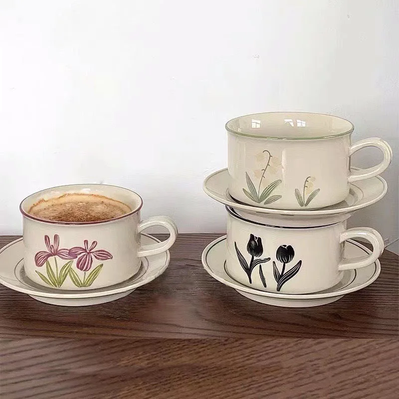 Ton handbemalter Stil Vintage Keramik Kaffeetasse und Untertasse Anzug Nachmittagstee Tulpe Lilie Tasse und Untertasse Set Image