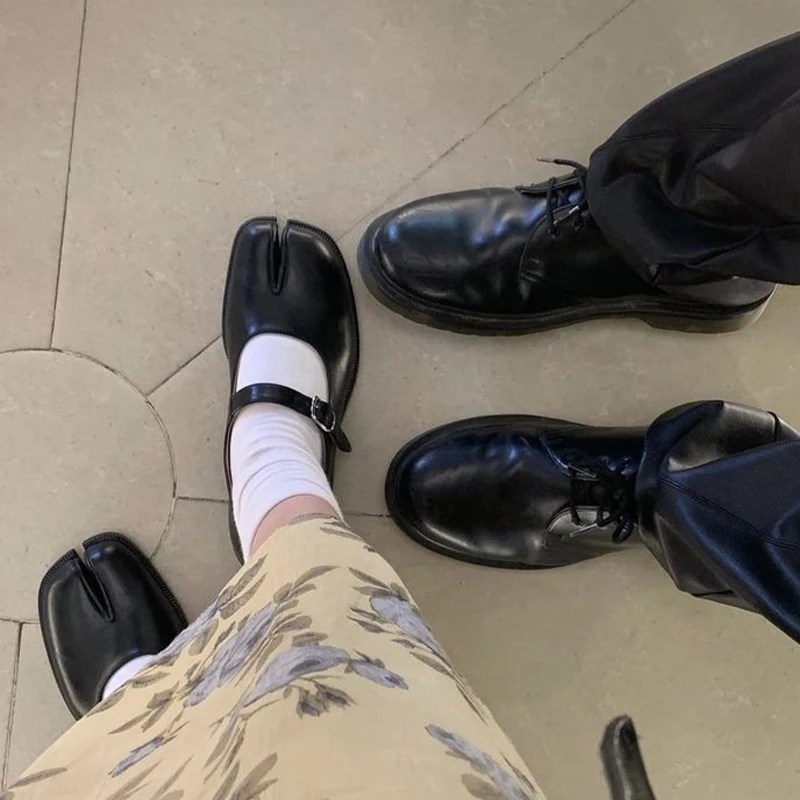 Tabi Mary Janes Flats Spilt Toe Schuhe Schwarzer Loafer Größe 42 Schnallenpumps Lederschuhe für Damen