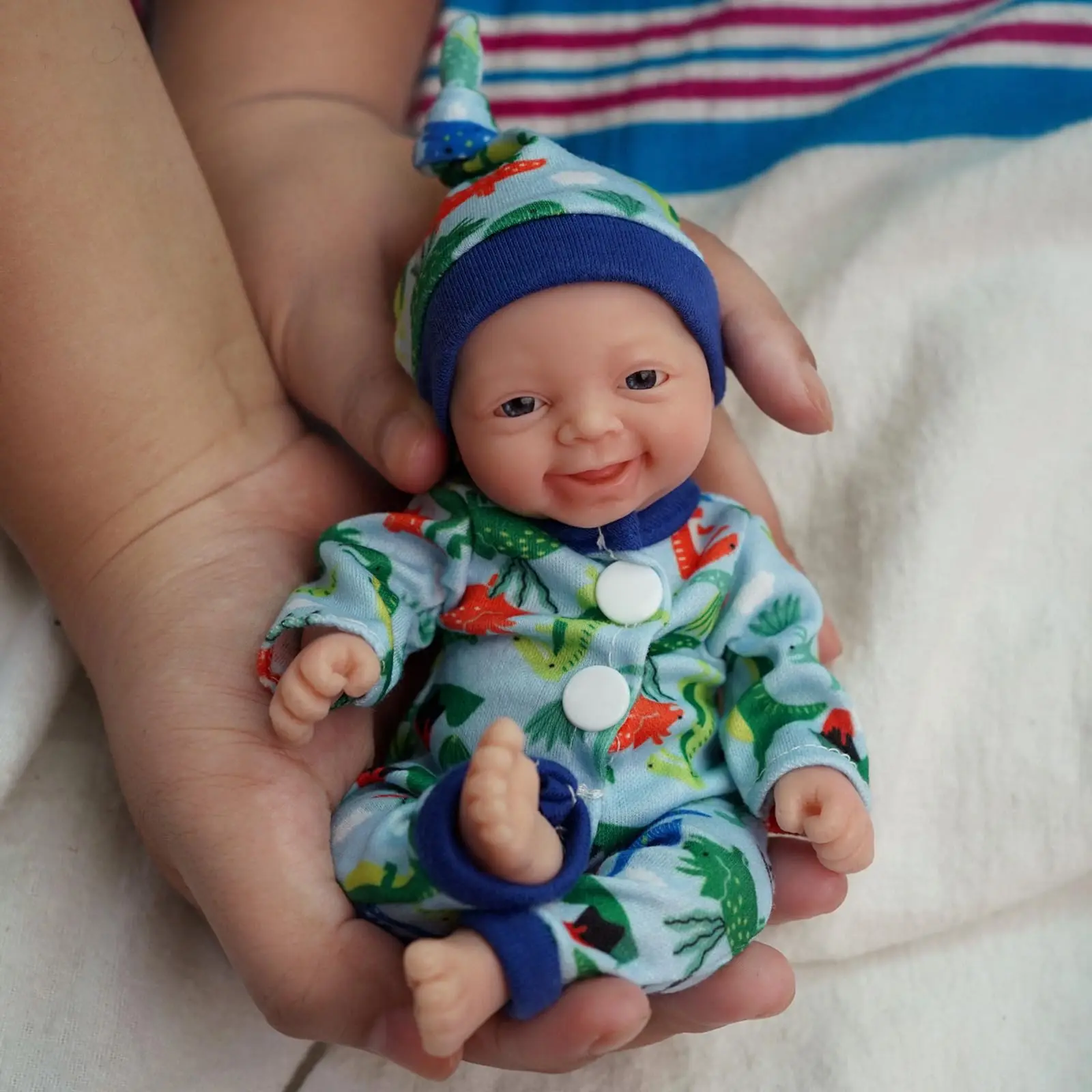 7 Zoll Mini wieder geborene Baby puppen, Silikon Ganzkörper Baby weiche Haut realistische Baby puppe mit Fütterung zubehör Geschenk box (Junge/Grill)