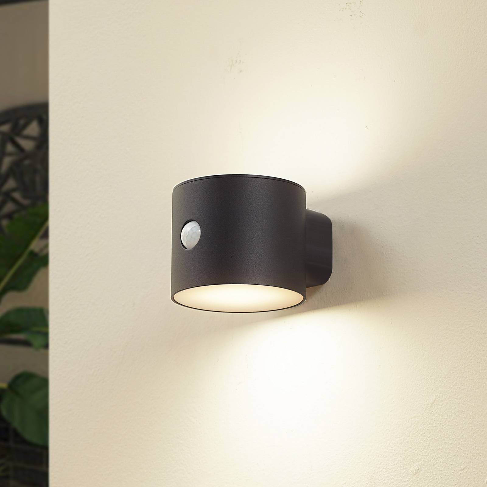 Lindby LED-Solar-Wandleuchte Amren, schwarz, ABS, Sensor Amren, schwarz, Kunststoff, Modern, Solarleuchte außen