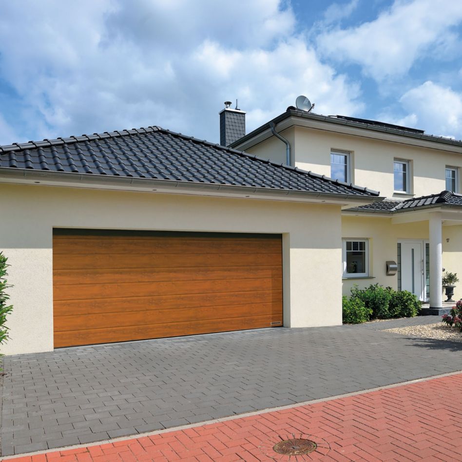 HÖRMANN Sektionaltor LPU42 mit Zarge M-Sicke golden oak, Zarge mit N-Beschlag, 2375x2250 mm Image