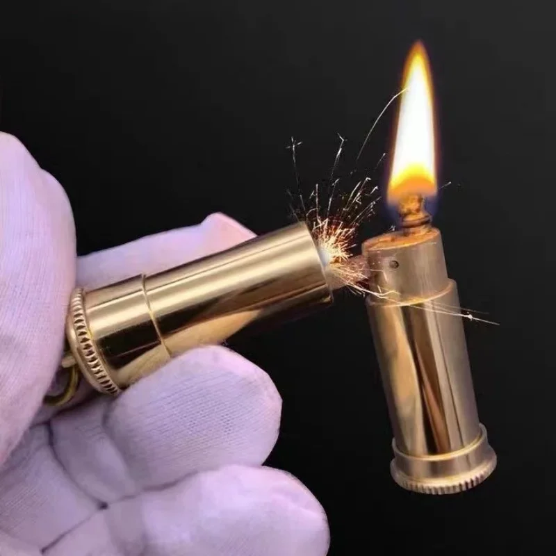 Vintage ausziehbare Messing Benzin Feuerzeug Retro Selbstzündung Nunchucks handgemachte antike Feuerzeug Image