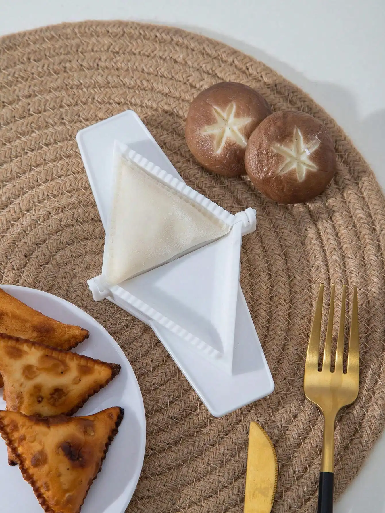 12/2 stücke Dreieckige Knödel Maker Kreative Knödel Maker Küche DIY Knödel Maker Knödel Formen Für Knödel Haut Image