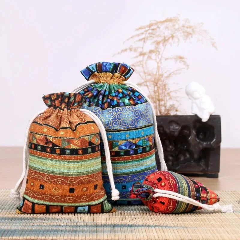 10 stücke Ethnischen Stil Schmuck Taschen Kordelzug Beutel Süßigkeiten Snack Geschenk Tasche Retro Armband Schmuck Verpackung Lagerung Taschen Image