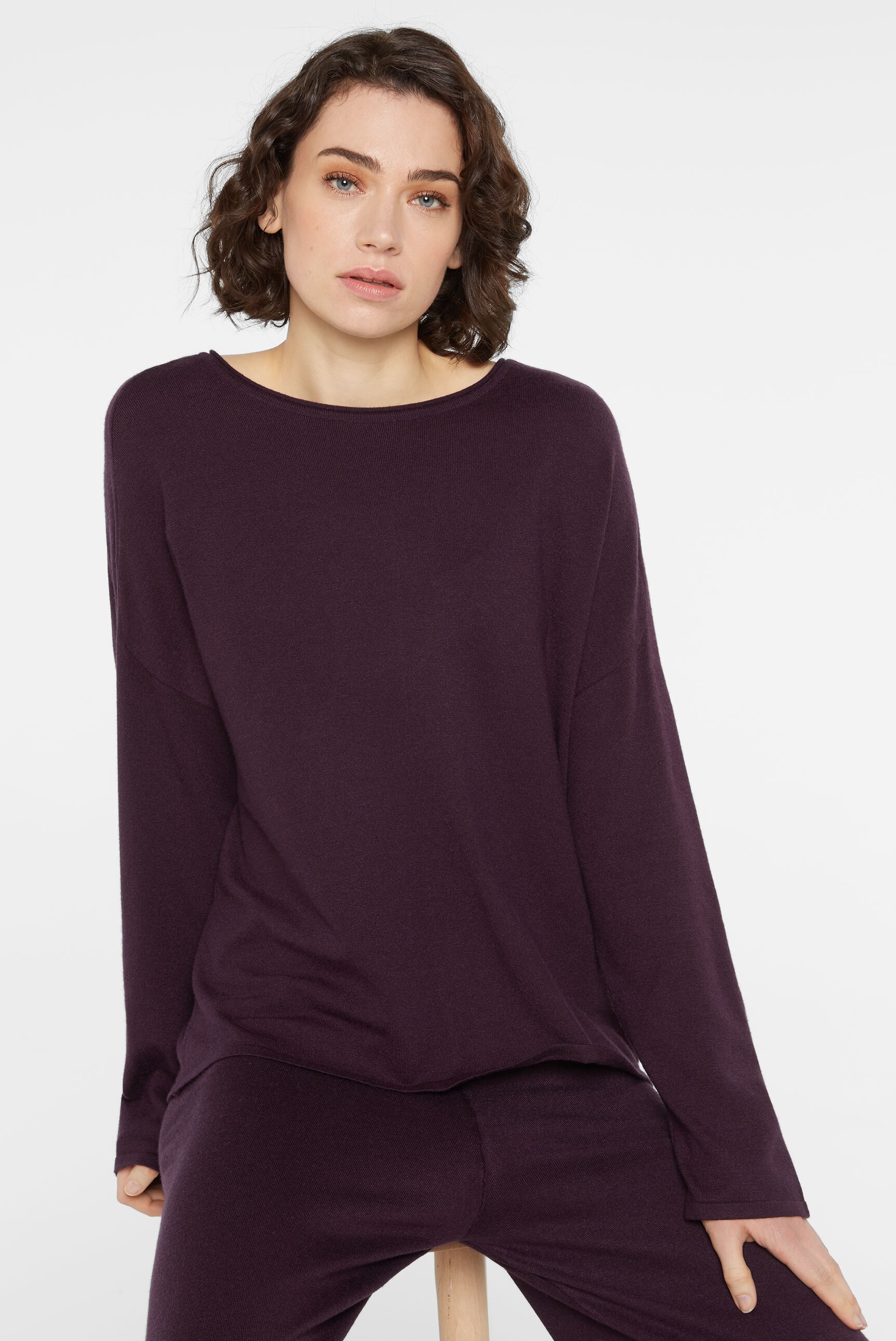 Rundhalspullover SENSES.THE LABEL, Damen, Gr. M/L, lila (deep plum), Material: 51% Viskose, 27% Polyester, 22% Polyamid, unifarben, loose fit normal, Rundhals, eingesetzt Bündchen, Pullover Rundhalspullover, mit Rollsäumen