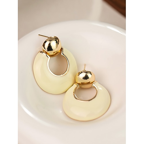 schicke Creolen aus Gold und Elfenbein – moderne Statement-Ohrringe für Damen, perfekt für legere und formelle Anlässe Image