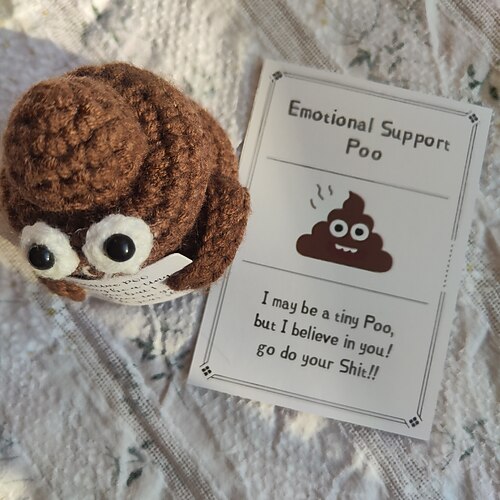 gehäkelte Gurkenpuppen – handgewebte, positive Energie, emotionale Ornamente mit lustigem Kartoffeldesign – süßes, dekoratives Wollgeschenk zu Weihnachten oder zum Valentinstag für Freunde und Familie Image