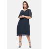 Chiffonkleid SHEEGO "Große Größen", Damen, Gr. 42, Normalgrößen, blau (nachtblau), Obermaterial: 100% Polyester;Futter: 95% Viskose, 5% Elasthan, unifarben, elegant, figurumspielend knieumspielend, Rundhals, Kurzarm, Kleider Partykleid, mit...