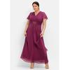 Abendkleid SHEEGO "Große Größen", Damen, Gr. 48, Normalgrößen, lila (beere), Obermaterial: 100% Polyester;Futter: 100% Polyester, unifarben, elegant, figurumspielend lang, V-Ausschnitt, Kurzarm, Kleider, mit Schmuckbrosche