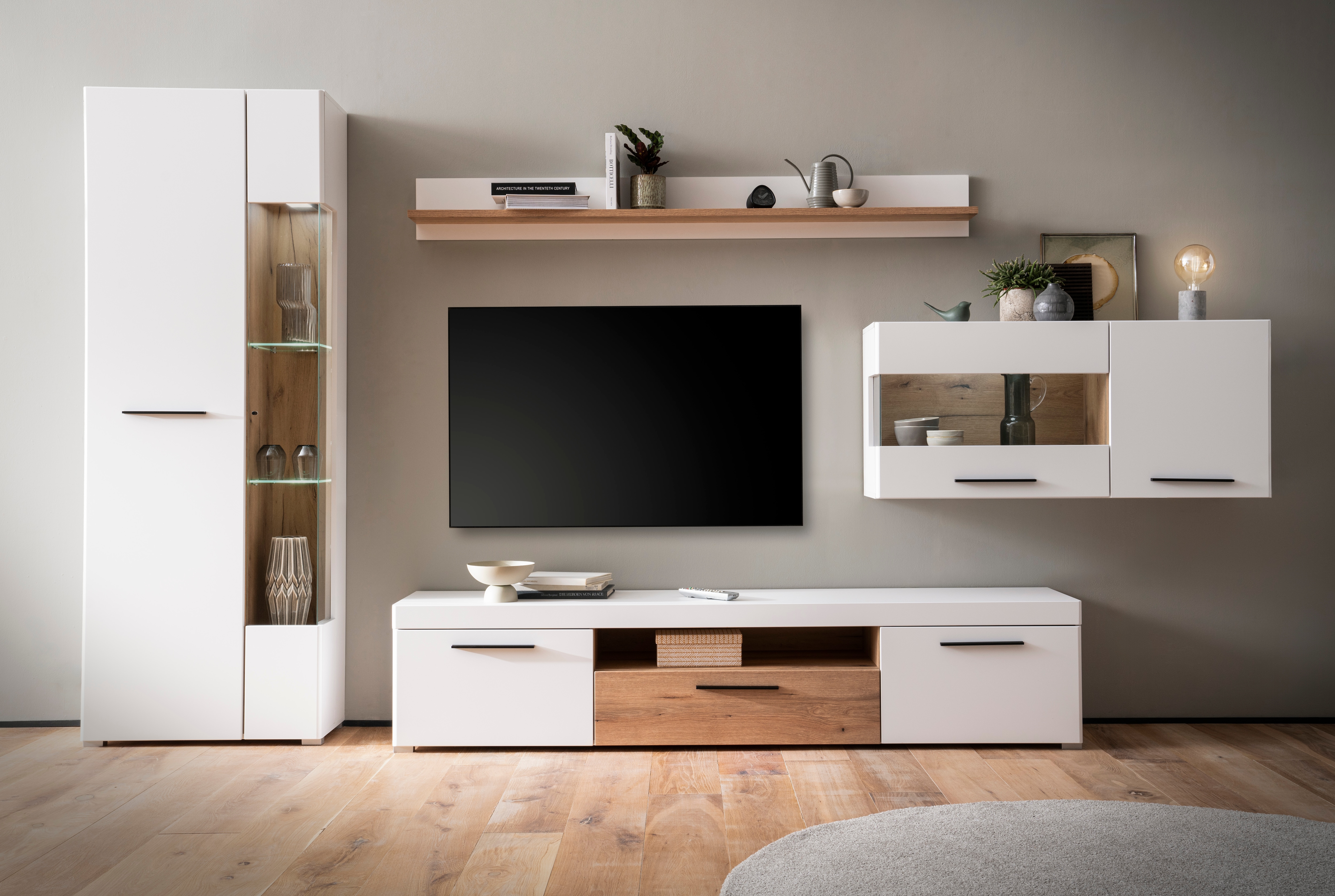 Wohnwand INOSIGN "Salerno, moderne Anbauwand, Wohnzimmer-Set, Weiß mit Eiche Evoke Dekor", weiß (weiß, eiche evoke), B:327cm H:200cm T:45cm, Holzwerkstoff, Kastenmöbel-Sets, Wohnwand, enthält Hängevitrine, Vitrine, Lowboard + Wandboard, Metallgriffe