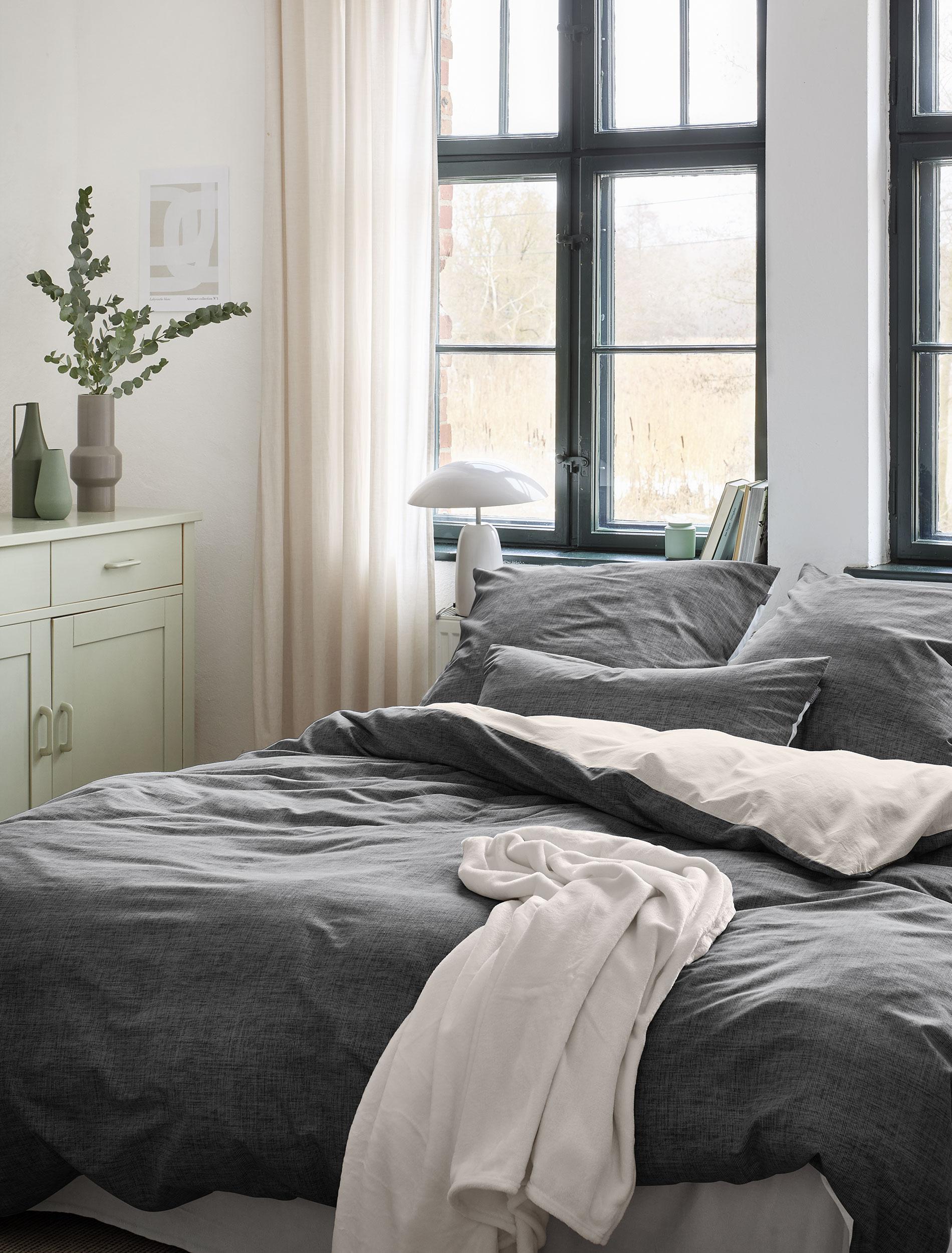 Wendebettwäsche IRISETTE "Wave-HK 8557", grau, B/L: 135cm x 200cm, 1 Stk., 1 Stk., Mako-Satin, B/L: 80cm x 80cm, 2 Stk., Mako-Satin, Obermaterial: 100% Baumwolle, Bettwäsche, anschmiegsam und atmungsaktiv Image