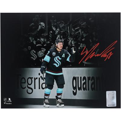 Yanni Gourde Seattle Kraken signiertes 8" x 10" Celebration Spotlight Foto Image