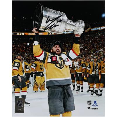 William Carrier Vegas Golden Knights signiertes Stanley Cup-Siegerfoto 2023, 20,3 x 25,4 cm, Raising Cup Image