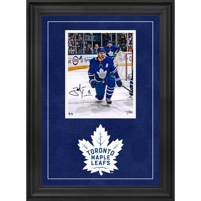 John Tavares Toronto Maple Leafs signiertes Deluxe-Foto im Rahmen, 20,3 x 25,4 cm, blaues Trikot, Torjubel Image