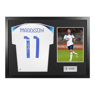 Auf der Rückseite signiertes und gerahmtes UEFA-Heimtrikot 2022 von James Maddison Image