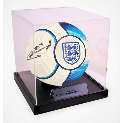 England Harry Kane signierter Nike Team Strike-Fußball der englischen Nationalmannschaft – gerahmt