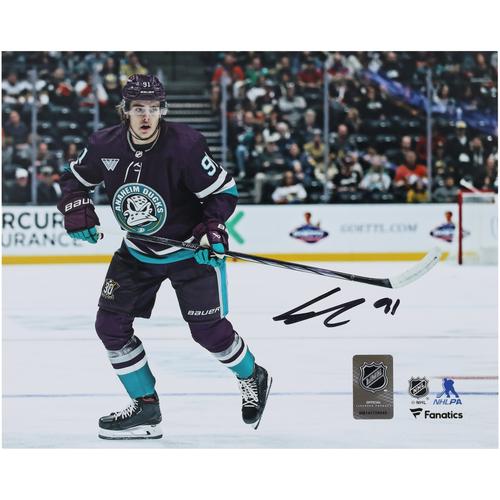 Autogrammfoto von Leo Carlsson, Anaheim Ducks, 20,3 x 25,4 cm, lila Trikot, Eiskunstlauffoto