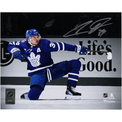 Auston Matthews, Toronto Maple Leafs, signiertes 8 x 10 Zoll großes One Knee Celebrating Spotlight-Foto Image