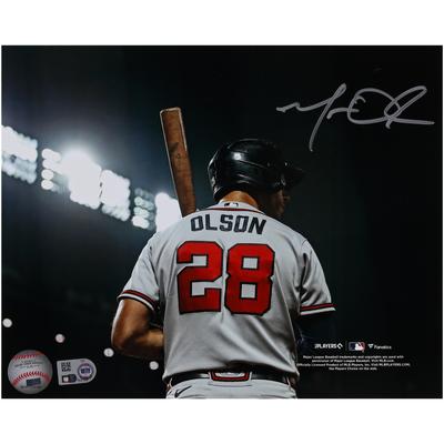Matt Olson, Atlanta Braves, signiertes graues 8 x 10 Zoll großes Trikot mit Fledermausfoto Image