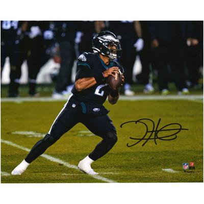 Autogrammfoto von Jalen Hurts, Philadelphia Eagles, 20,3 x 25,4 cm, schwarzes Trikot, Passfoto Image