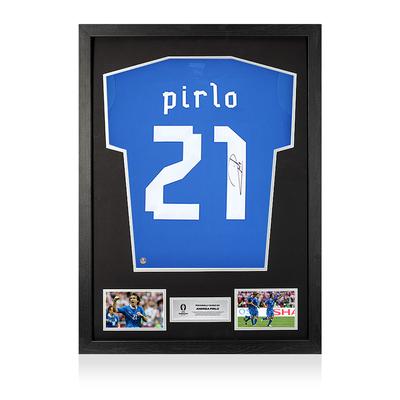 Offizielles UEFA 2024-Heimtrikot von Andrea Pirlo, Italien 2012, mit Autogramm und Rahmen auf der Rückseite Image