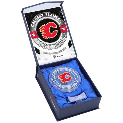 Calgary Flames Crystal Puck – gefüllt mit Heimeis aus der Saison 2023–24 Image