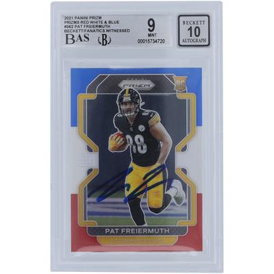 Pat Freiermuth Pittsburgh Steelers signierte 2021 Panini Prizm Rot Weiß & Blau #362 Beckett Fanatics bezeugte authentifizierte 9/10 Rookie-Karte Image