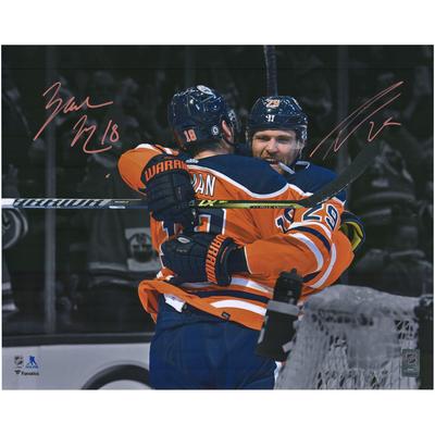 Mehrfach signiertes Foto von Zach Hyman und Leon Draisaitl von den Edmonton Oilers, 16 x 20 Zoll – signiert in Orange Image