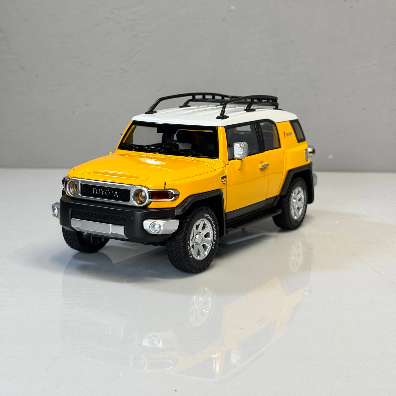 Maßstab 1:24 FJ Cruiser Off Road SUV Legierung Druckguss Modellauto Hobby Sammlung Feiern Geburtstagsgeschenk für Freund Sound & Licht