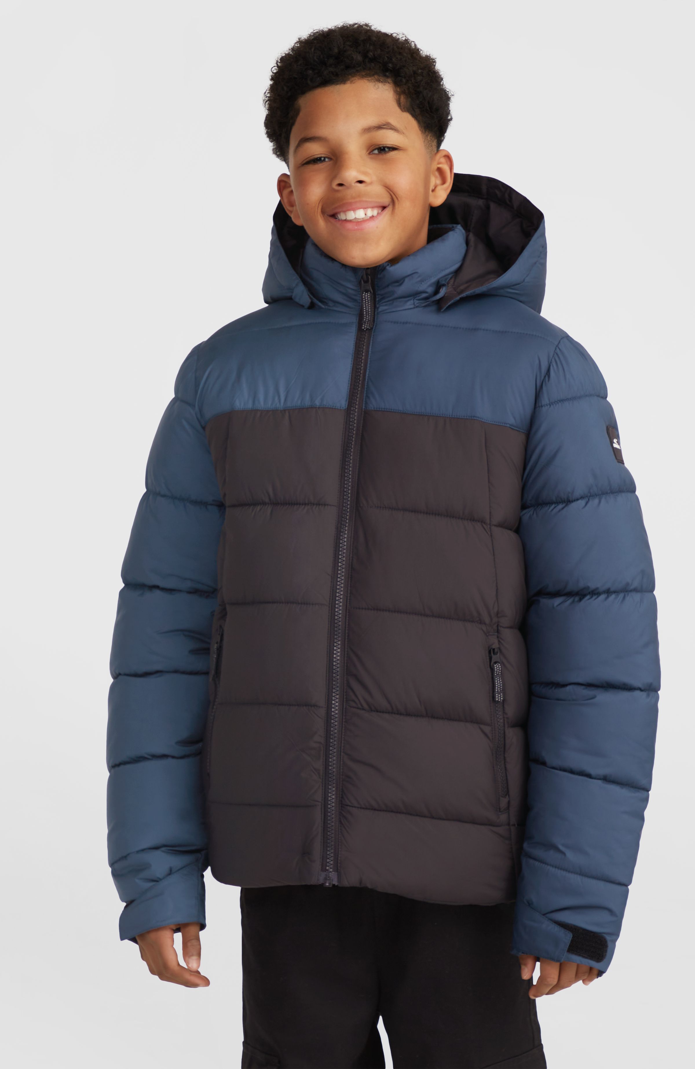 Steppjacke O'NEILL "O'RIGINALS PUFFER JACKET", Kinder, Gr. 140 (134), bunt (alma steel colour block), Softshell, Obermaterial: 100% Polyester, unifarben mit Farbeinsatz, hoch geschlossener Ausschnitt, eingesetzt eingefasste Kante mit verstellbarem... Image