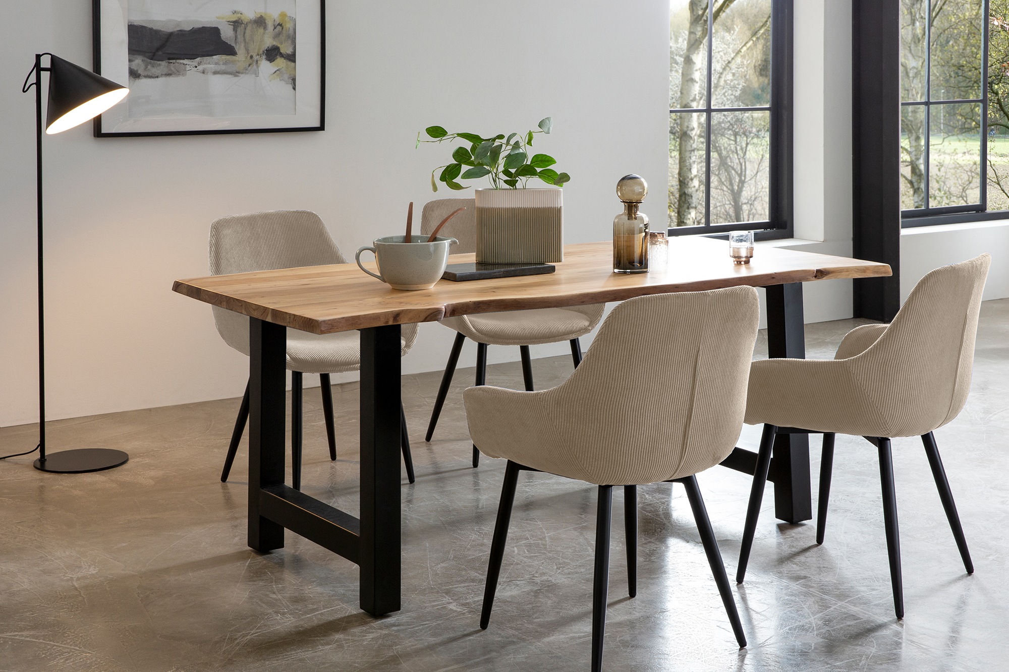 Essgruppe SALESFEVER "Stilvolle Essgruppe", beige (natur, beige, schwarz, beige, schwarz), Cord, 180,90, Massivholz, Metall, Polyester, Sitzmöbel-Sets, Essgruppe, 5-teiliges Set aus geöltem, gewachstem Massivholz