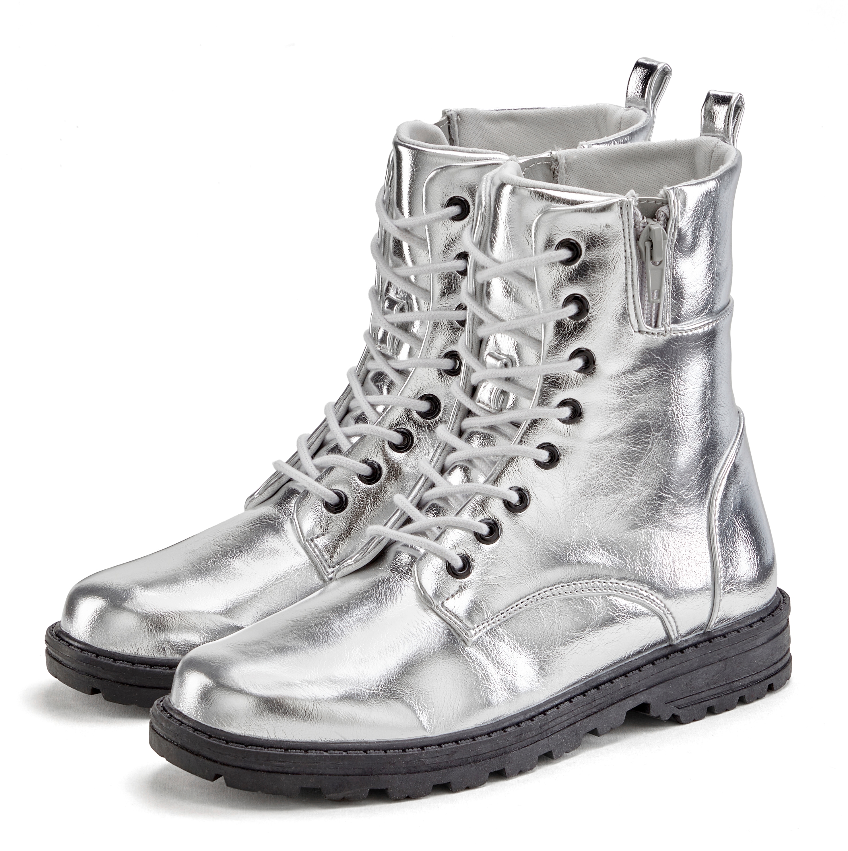 Stiefelette LASCANA, Damen, Gr. 42, silber (silberfarben), Obermaterial: 100% Lederimitat. Decksohle: 100% Textilmaterial. Futter: 100% Textilmaterial. Laufsohle: 100% Synthetik, metallic, unifarben, Schuhe Stiefelette, im angesagten Metallic-Look,...