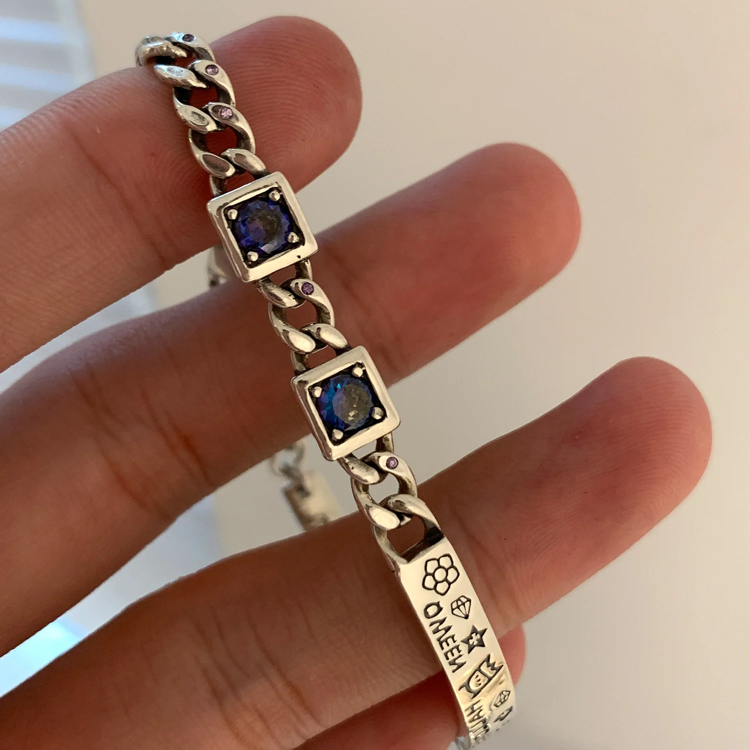 925 Sterling Silber Armband blau Quadrat Graffiti Wort Punk stapelbar für Frau Mädchen Modeschmuck Geschenk Drops hip Großhandel