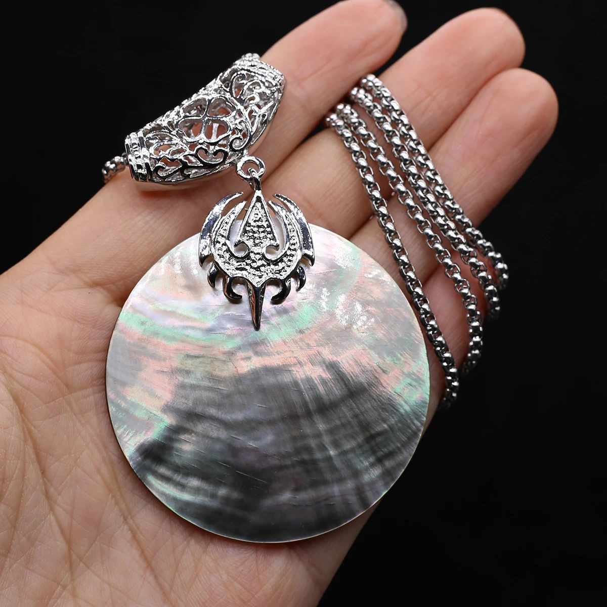 Semplicità esagerazione naturale conchiglia nera rotonda grande collana con ciondolo collana maglione stile retrò affascinante regalo di gioielli da donna