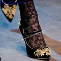Runway décolleté ricamati in pelle scamosciata nera scarpe con tacco medio per donna cinturino con bottoni punta a punta 2024 Zapatos alla moda Para Mujere