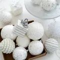 Nuovi ornamenti per l'albero di natale Glitter palline di schiuma palline bianche arti albero di natale matrimonio palla appesa decorazioni per feste di capodanno a casa