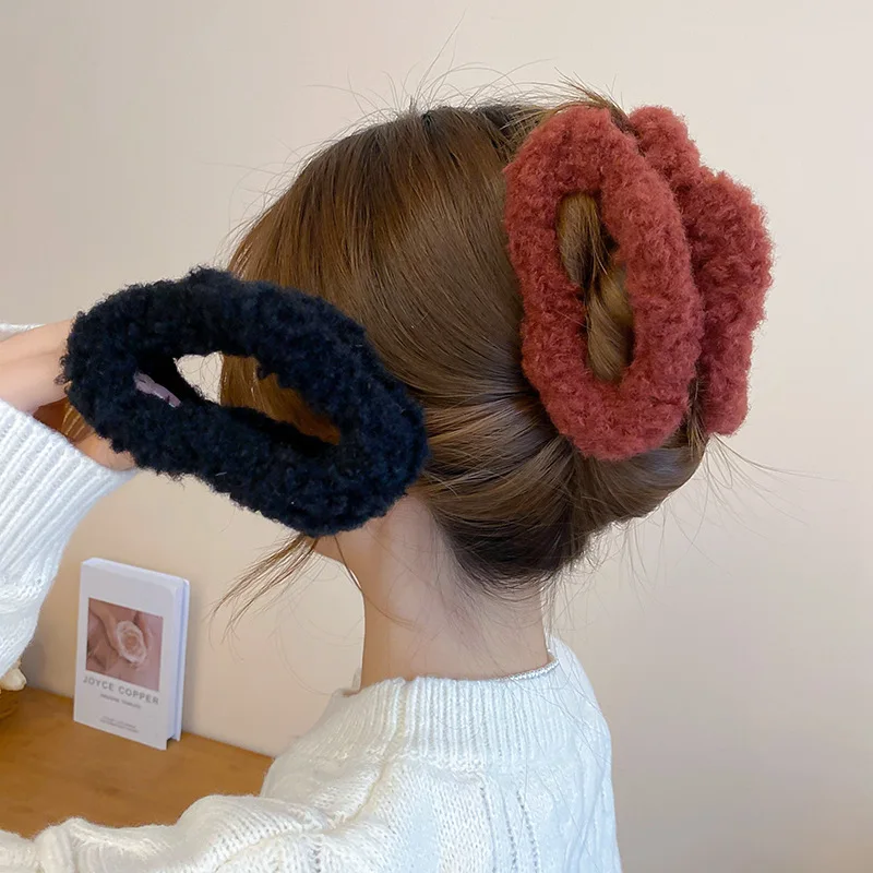Ancola Red Plüsch Cloud Grab Clip Haarnadel Hinterkopf Haar Hai Clip Neue sanfte Mode Haarschmuck für Herbst und Winter Image