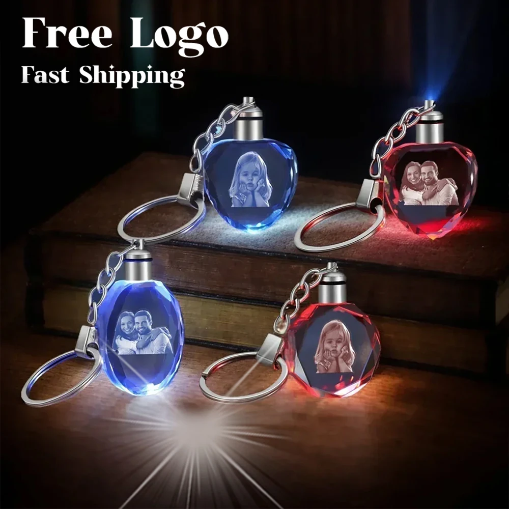 Kristall-Schlüsselanhänger mit LED-Licht innen. Kostenlose Gravur jedes Design. Kristall-Rohling-Schlüsselanhänger, individuelles Logo, Familienfoto, DIY-Geburtstagsgeschenke Image