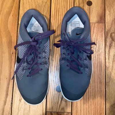 Nike Shoes | Women’s Tennis Sneakers Nike | Color: Gray/Pink | Size: 8