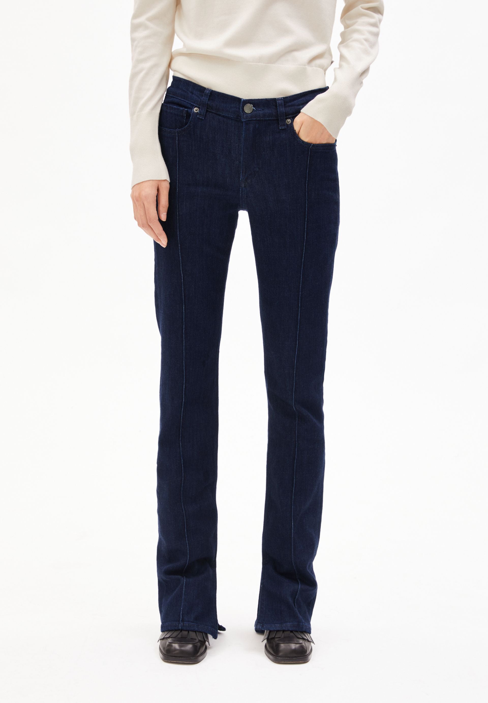 LINDAA LOW | Bootcut Jeans Bio-Baumwoll Mix Comfort-Stretch - blau (28-32)